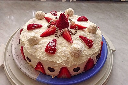 Erdbeer-Raffaello-Torte 17