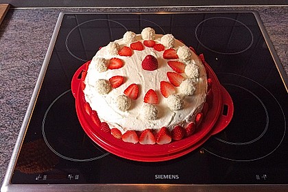 Erdbeer-Raffaello-Torte 44