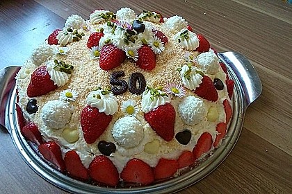 Erdbeer-Raffaello-Torte 56