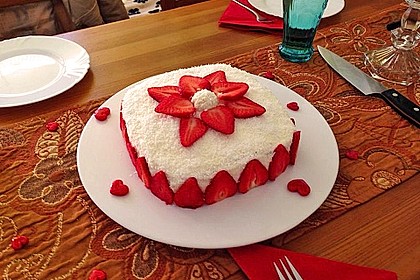 Erdbeer-Raffaello-Torte 9