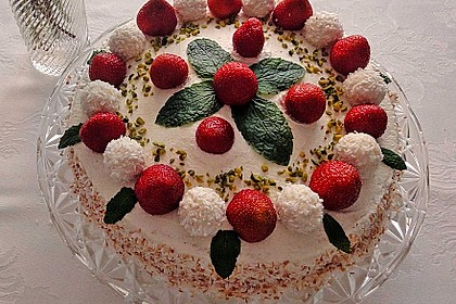 Erdbeer-Raffaello-Torte 5