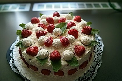 Erdbeer-Raffaello-Torte 80