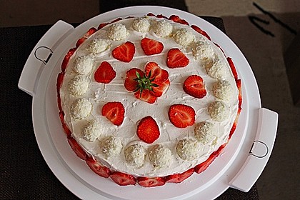Erdbeer-Raffaello-Torte 37