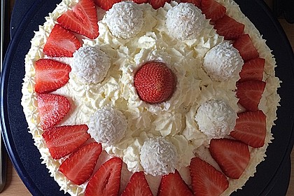 Erdbeer-Raffaello-Torte 53