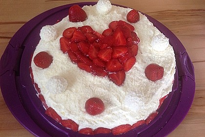 Erdbeer-Raffaello-Torte 198