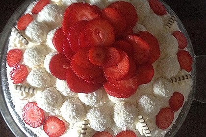 Erdbeer-Raffaello-Torte 63