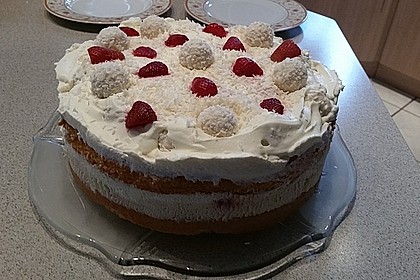 Erdbeer-Raffaello-Torte 152