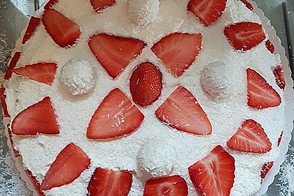 Erdbeer-Raffaello-Torte 147