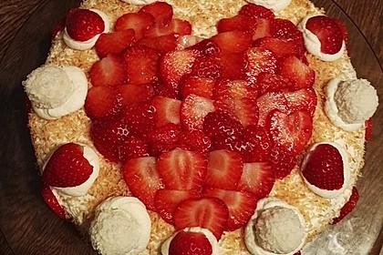 Erdbeer-Raffaello-Torte 51