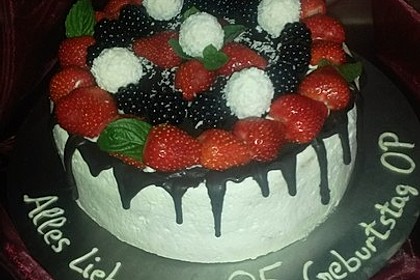 Erdbeer-Raffaello-Torte 107