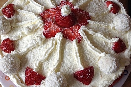 Erdbeer-Raffaello-Torte 124
