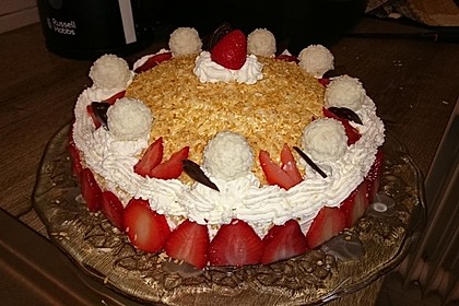 Erdbeer-Raffaello-Torte 118