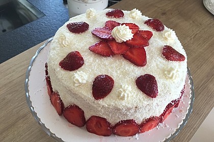 Erdbeer-Raffaello-Torte 60