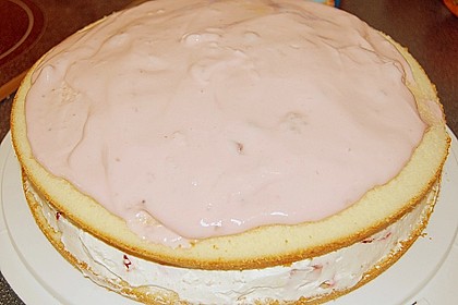 Erdbeer-Raffaello-Torte 230