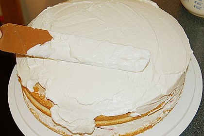 Erdbeer-Raffaello-Torte 175