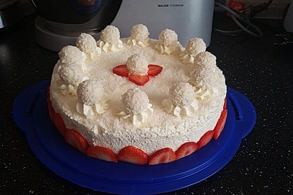Erdbeer-Raffaello-Torte 110