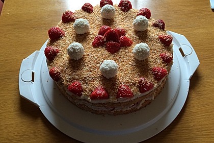 Erdbeer-Raffaello-Torte 42