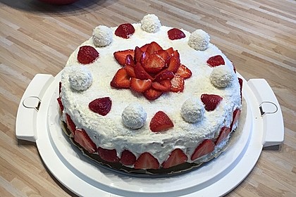 Erdbeer-Raffaello-Torte 79