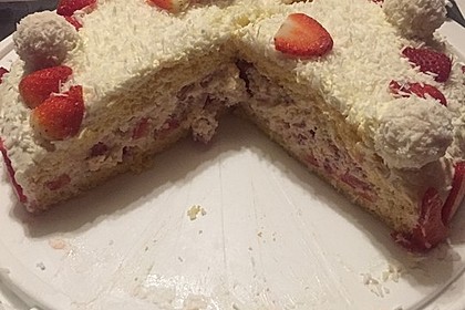 Erdbeer-Raffaello-Torte 146