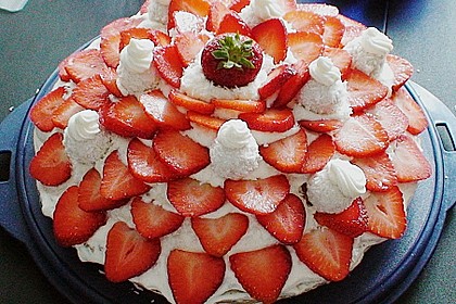 Erdbeer-Raffaello-Torte 10