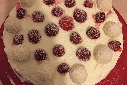 Erdbeer-Raffaello-Torte 144