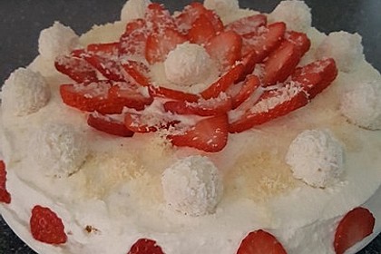 Erdbeer-Raffaello-Torte 143