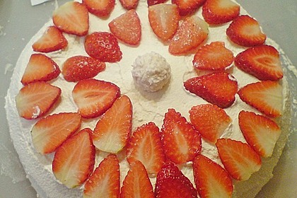 Erdbeer-Raffaello-Torte 208