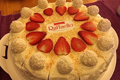 Erdbeer-Raffaello-Torte 54