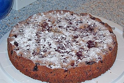 Nusskuchen mit Sauerkirschen 2