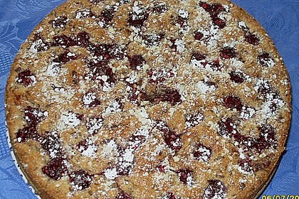 Nusskuchen mit Sauerkirschen 16