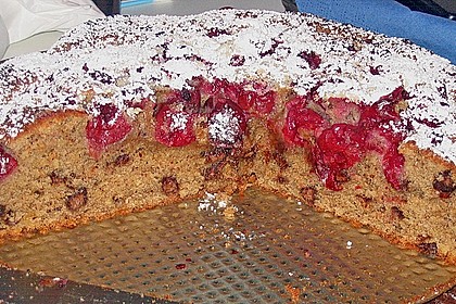 Nusskuchen mit Sauerkirschen 5