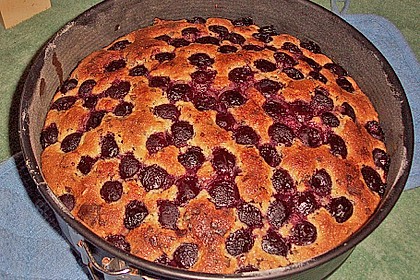 Nusskuchen mit Sauerkirschen 12