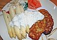 Spargel auf Kartoffelpuffer