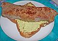 Argentinisches Toast mit Avocado und Steak