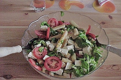 Salatvariation mit gebratenem Spargel