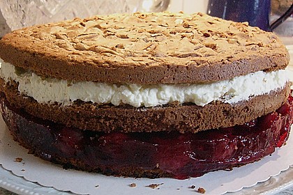 Schwarzwälder Kirschtorte 235