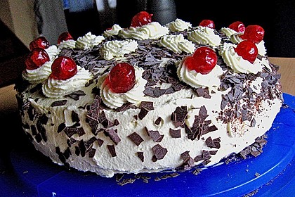 Schwarzwälder Kirschtorte 220