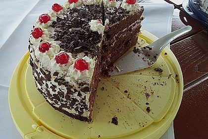 Schwarzwälder Kirschtorte 210