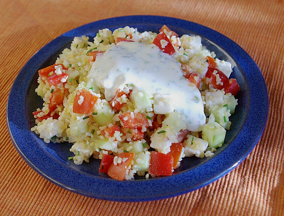 Gemüse Strudel Mit Joghurt Soße Und Pflücksalat — Rezepte Suchen
