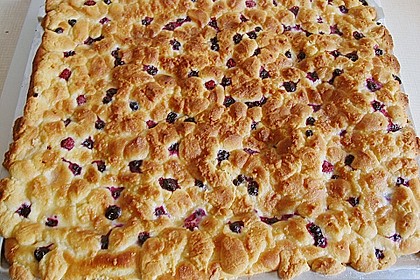 Butter - Hefe - Streuselkuchen mit Sahne 4