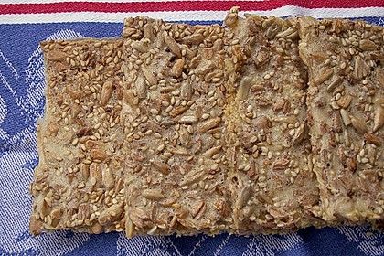 Kerniges Knäckebrot 23