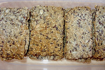 Kerniges Knäckebrot 25