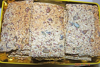 Kerniges Knäckebrot 44