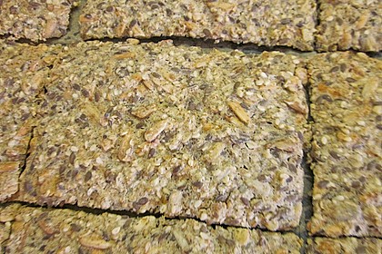 Kerniges Knäckebrot 83