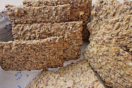 Kerniges Knäckebrot 64