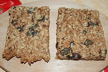 Kerniges Knäckebrot 24