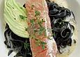 Taglietelle Nero mit Lachs, Limetten - Zabaione und glasiertem Fenchel