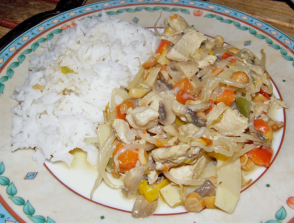 Asiatische Gemüsepfanne Mit Hähnchen Und Reis