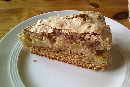 Rhabarberkuchen mit Nussbaiser 3