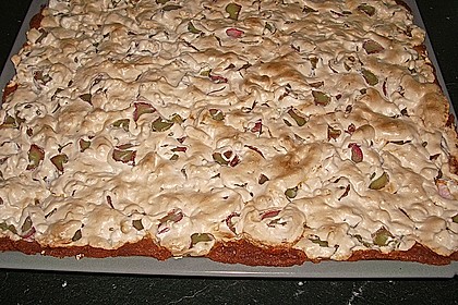 Rhabarberkuchen mit Nussbaiser 17